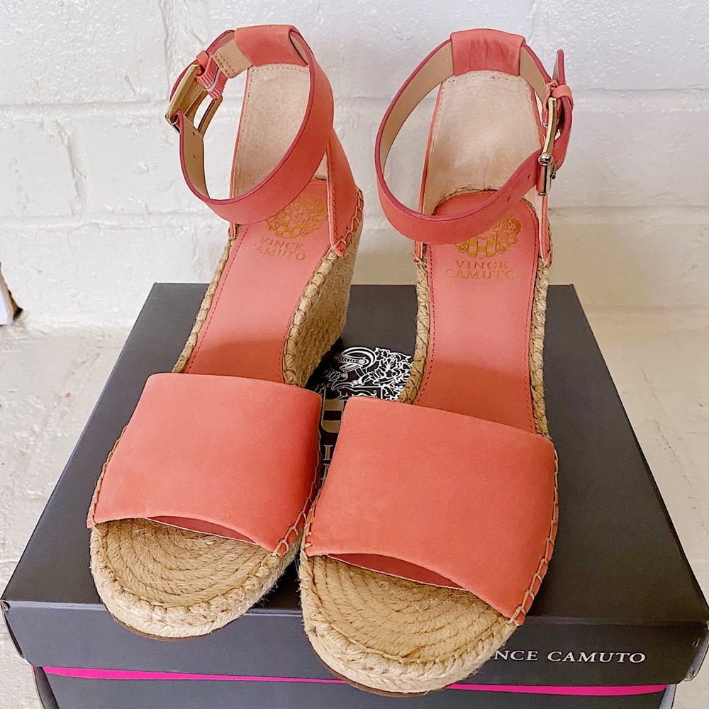 ✨New VINCE CAMUTO Leera Nubuck Espadrille Wedges Fancy Flamingo 9.5M - Picture 3 of 9